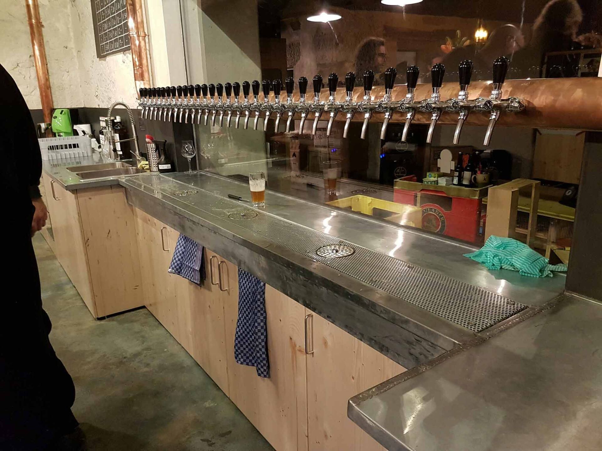 Blindage d’un bar en zinc à Lausanne