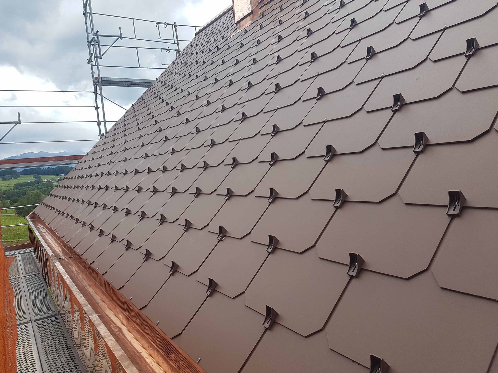 Pose de crochets à neige pour Eternit à Ecoteaux