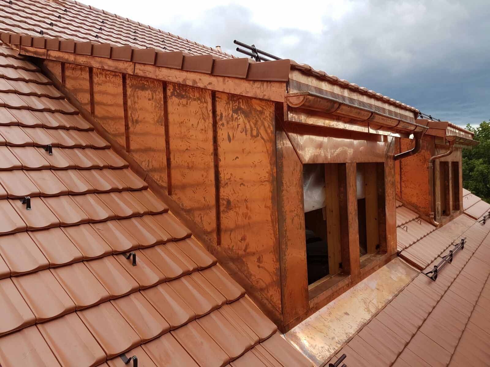 Ferblanterie en cuivre, couverture en tuile Joran coulissante rouge naturel à Oron-la-Ville