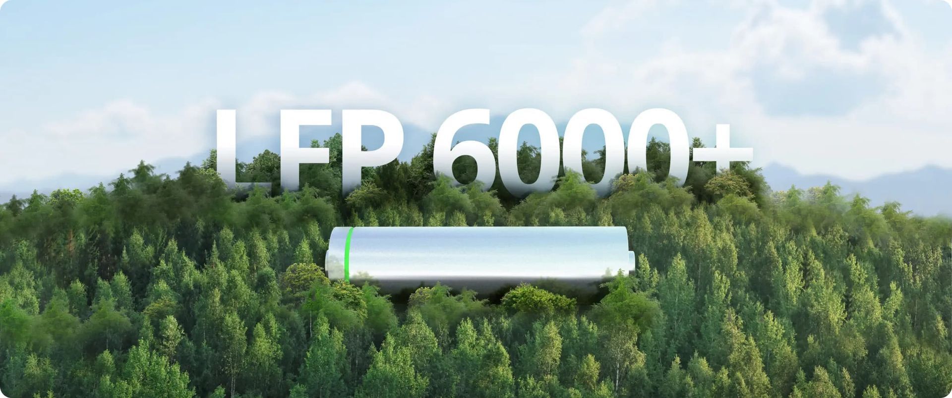 Eine Batterie steht mitten in einem Wald.