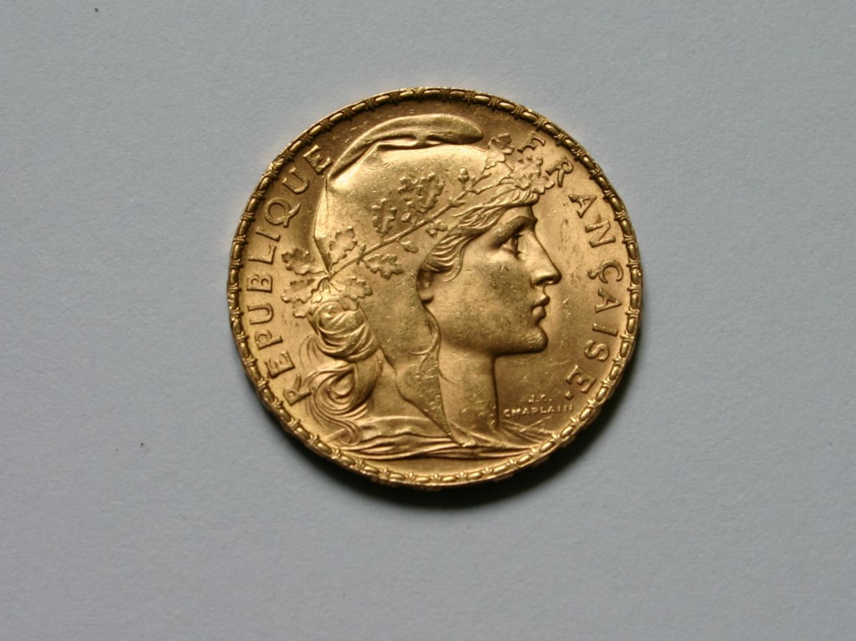 Pièce d'or au profil d'une femme portant une couronne de laurier ; inscription RÉPUBLIQUE FRANÇAISE.