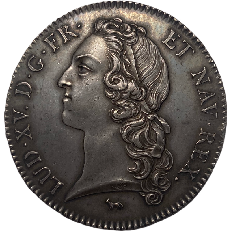 Pièce en argent au profil de Louis XV, inscription sur le pourtour.