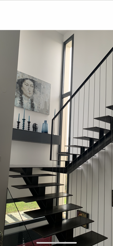 Cage d'escalier repeinte