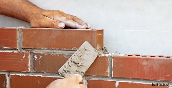 Maçonnerie - Réalisation mur pose briques ouvrier 