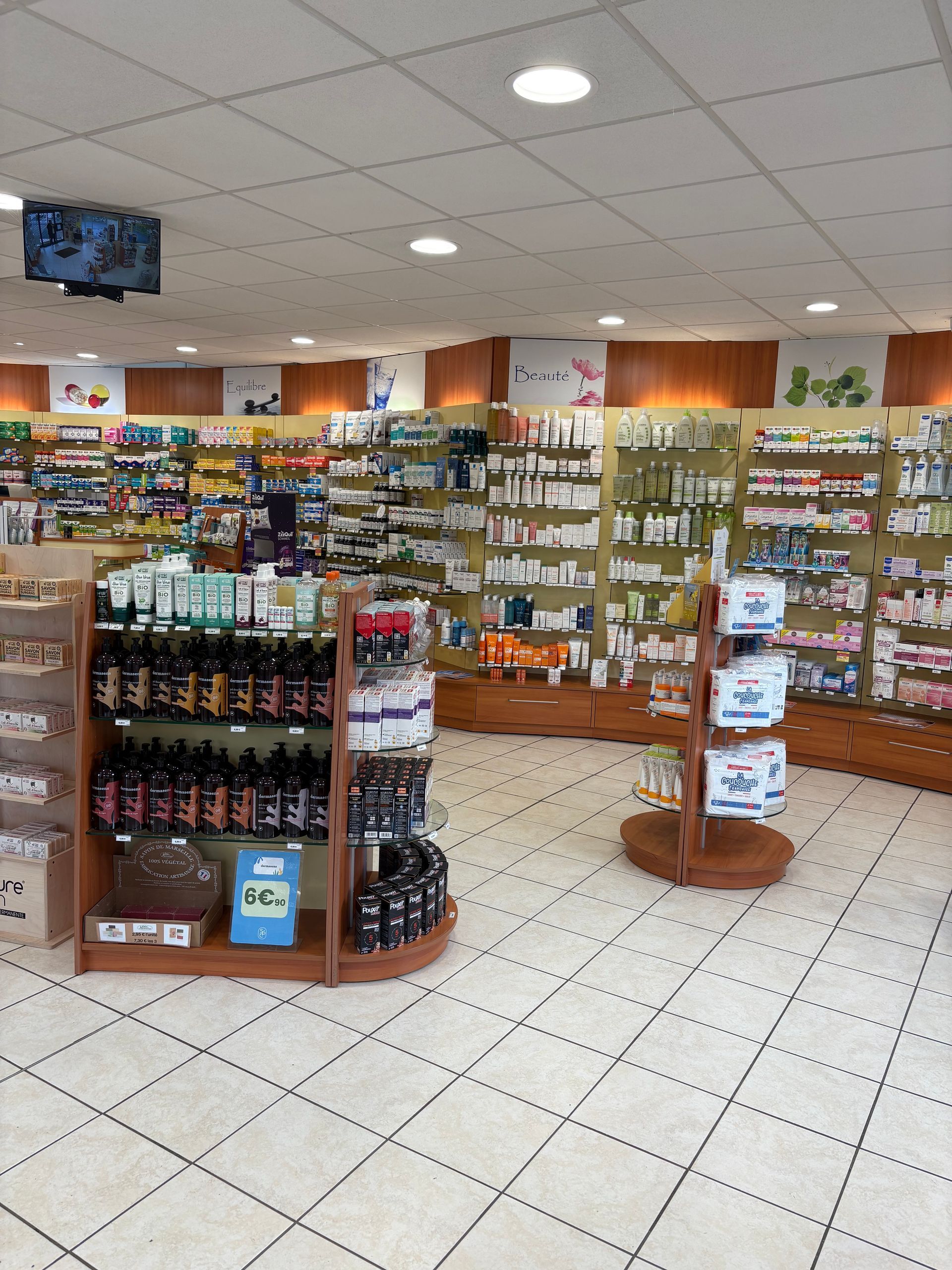 Intérieur de notre parapharmacie