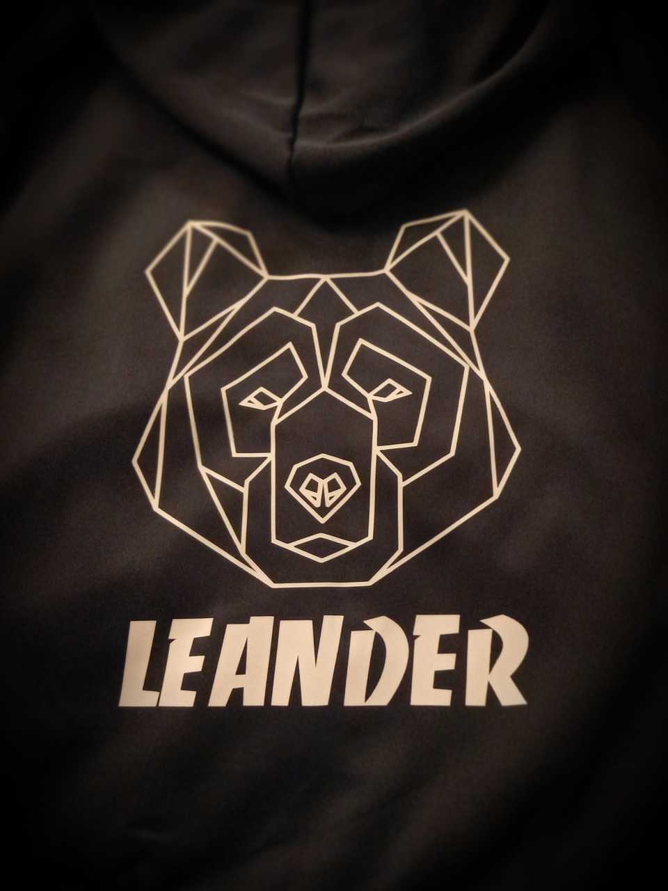 Detailopname van een gepersonaliseerde textielbedrukking gemaakt door Crea Dili.