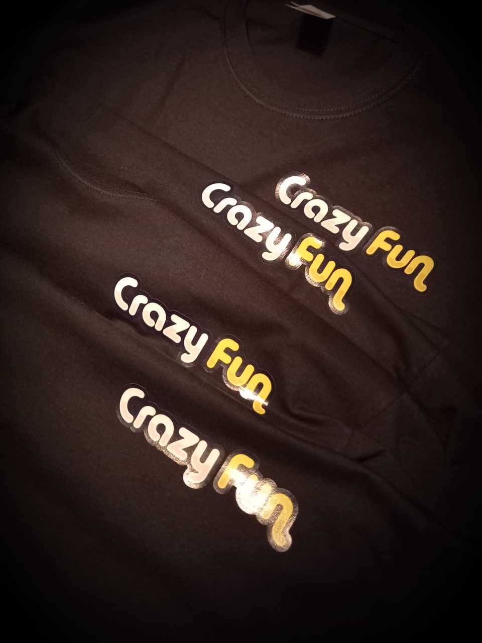 Detailopname van een gepersonaliseerde textielbedrukking gemaakt door Crea Dili.