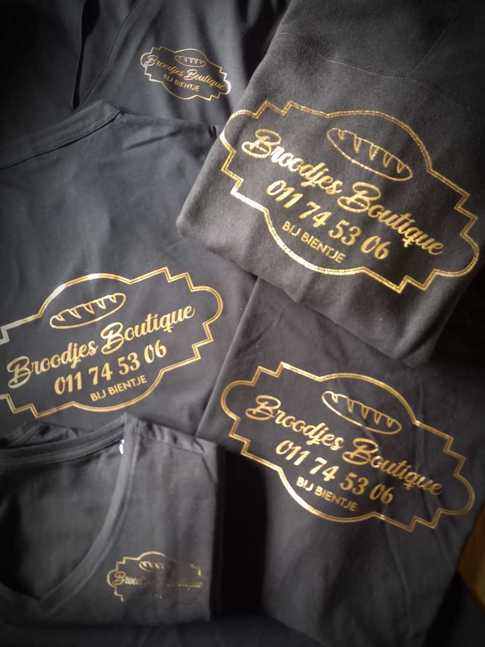 Detailopname van een gepersonaliseerde textielbedrukking gemaakt door Crea Dili.