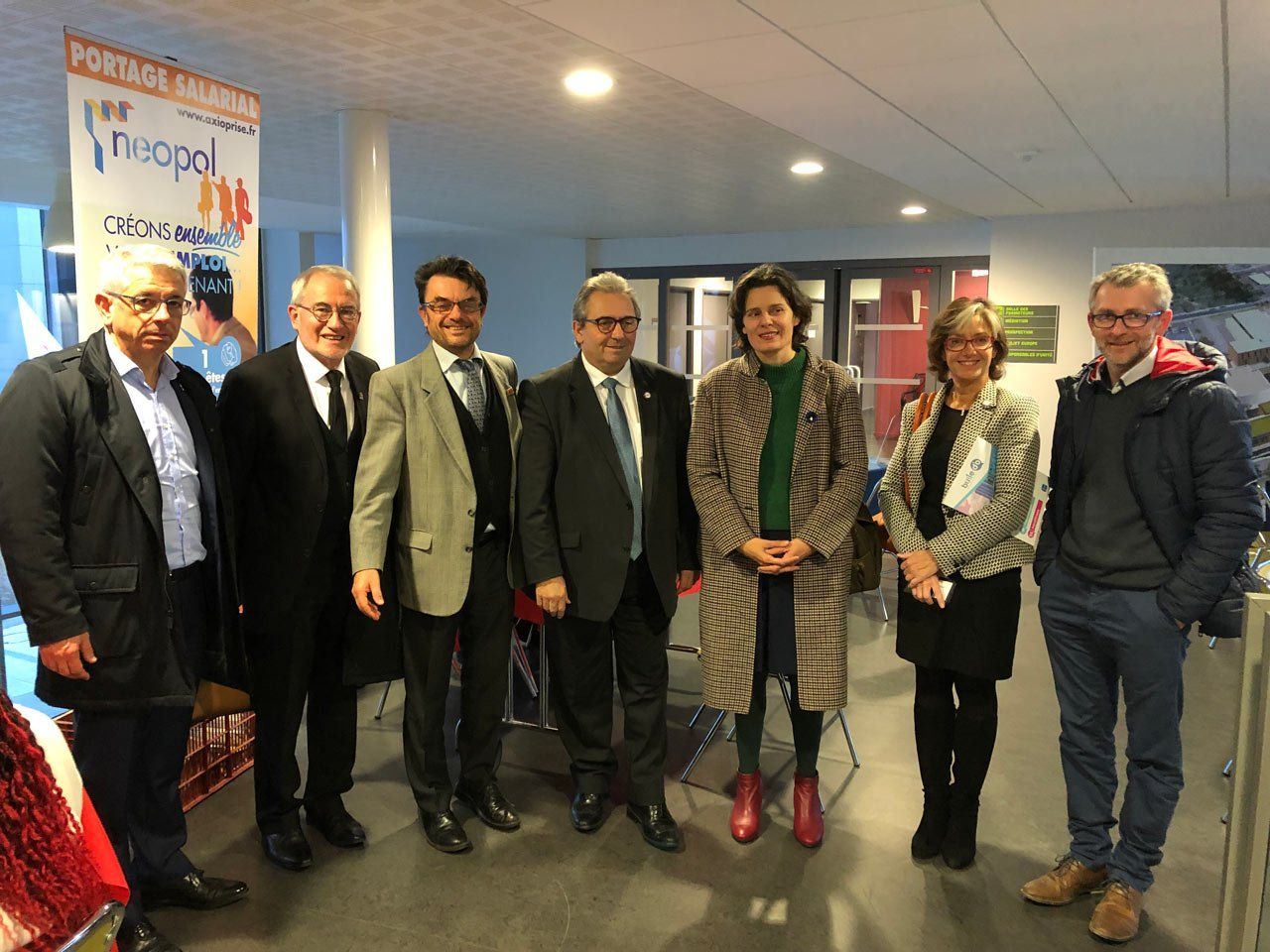 Photo d'un groupe de 6 personnes dont M. Prélorenzo