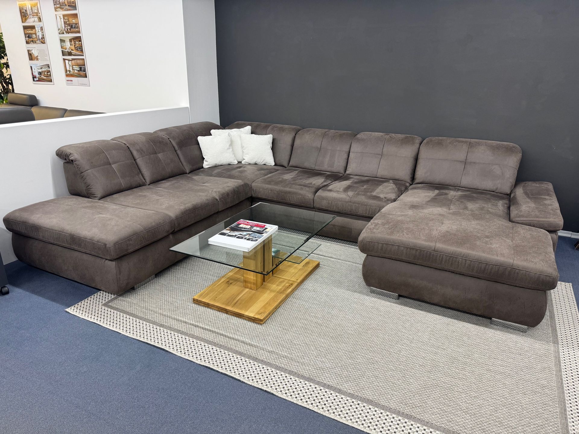 Dunkelbraune Couch Marke Artena