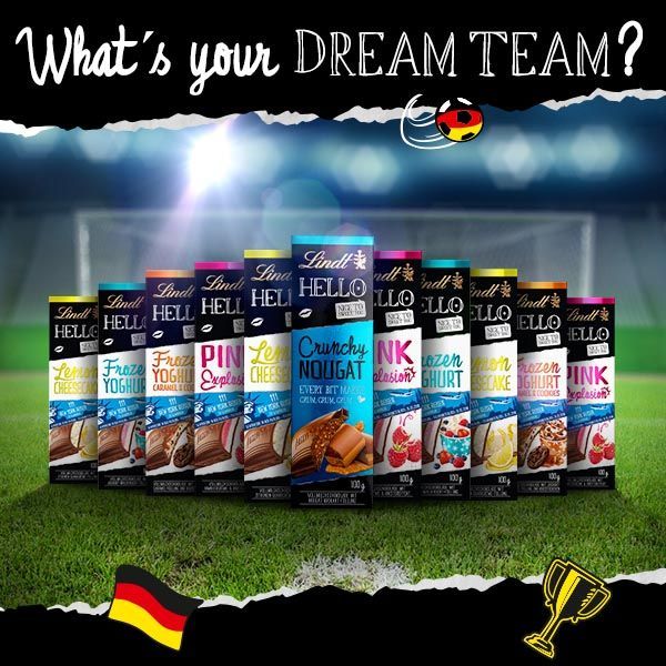 Werbung & Content -Auf einem Fußballfeld sind mehrere Tafeln Lindt-Schokolade aufgereiht.