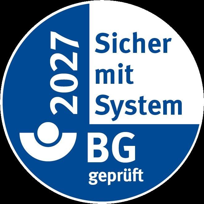 Circular blue-and-white seal reading “Sicher mit System 2027 BG geprüft”