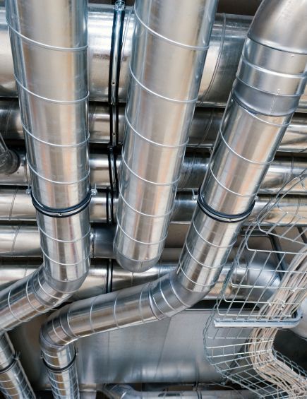 Ein Betrieb im Umkreis von Vechta ben&ouml;tigt eine Halterung, die so im Handel nicht zu finden ist &ndash; die Ma&szlig;e stimmen nicht, das Material soll besonders robust sein und die Konstruktion muss exakt zu einer bestehenden Anlage passen. Genau hier beginnt unsere Arbeit. In unserer Lohnschwei&szlig;erei entstehen Sonderl&ouml;sungen, die f&uuml;r die Metallverarbeitung rund um Vechta pr&auml;zise auf den Einsatzzweck abgestimmt sind. Standardprodukte reichen oft nicht aus, wenn ein Projekt wirklich passen soll.