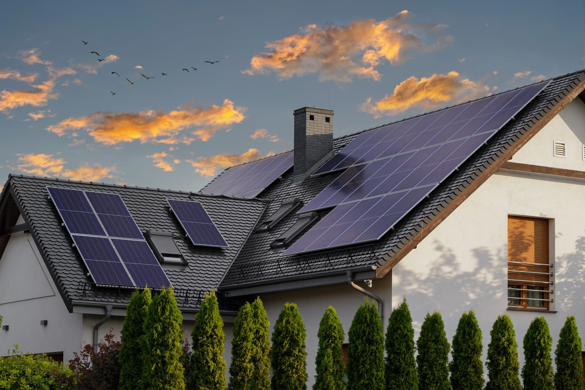 Toiture d'une maison équipée de panneaux solaires