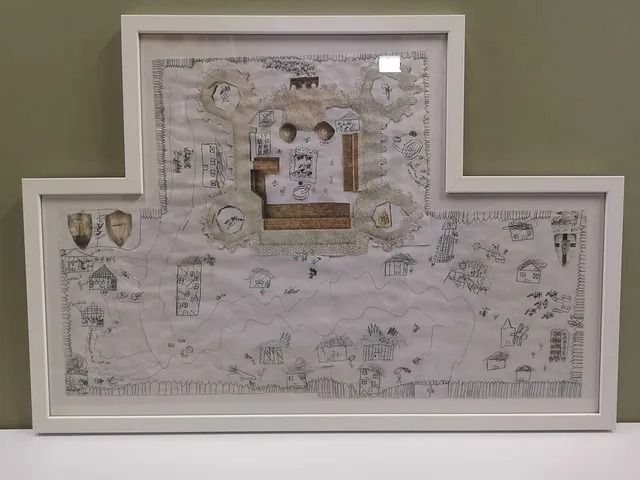 Un marco de fotos blanco con una imagen de un castillo.