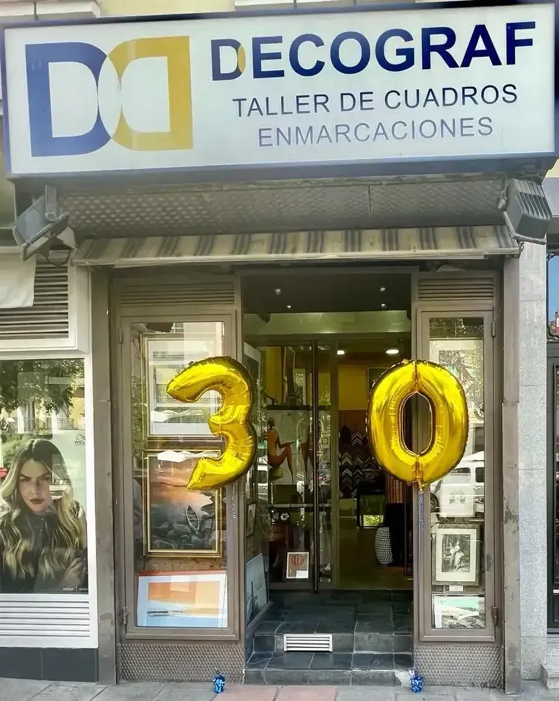 Decograf taller de cuadros enmarcaciones is celebrating its 30th anniversary
