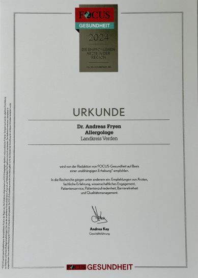 Ein Zertifikat mit der Aufschrift „Urkunde“