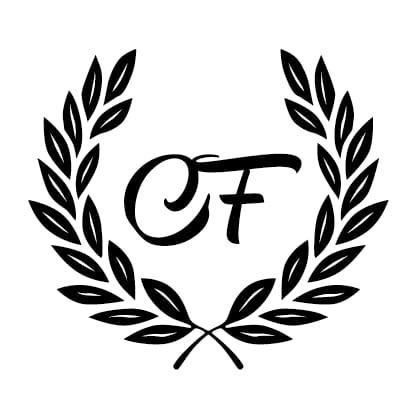 Corona de laurel negro que enmarca las letras entrelazadas &ldquo;CF&rdquo;.
