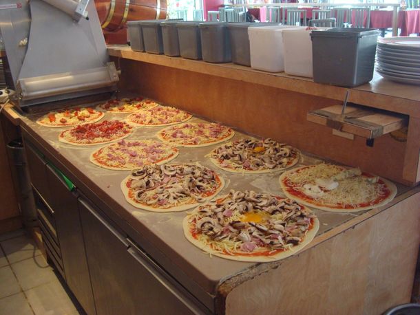 Garnitures pizzas avec des produits frais