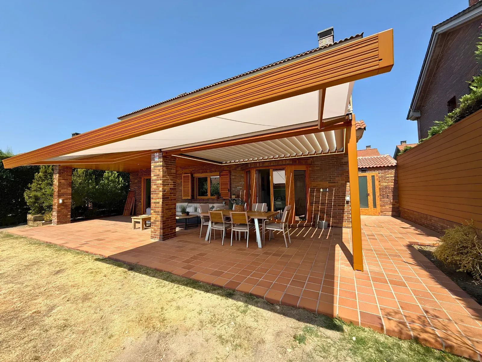 Pérgola bioclimática en C-Abedul, Las Rozas