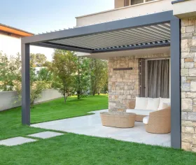 Pérgola bioclimática con Lamas