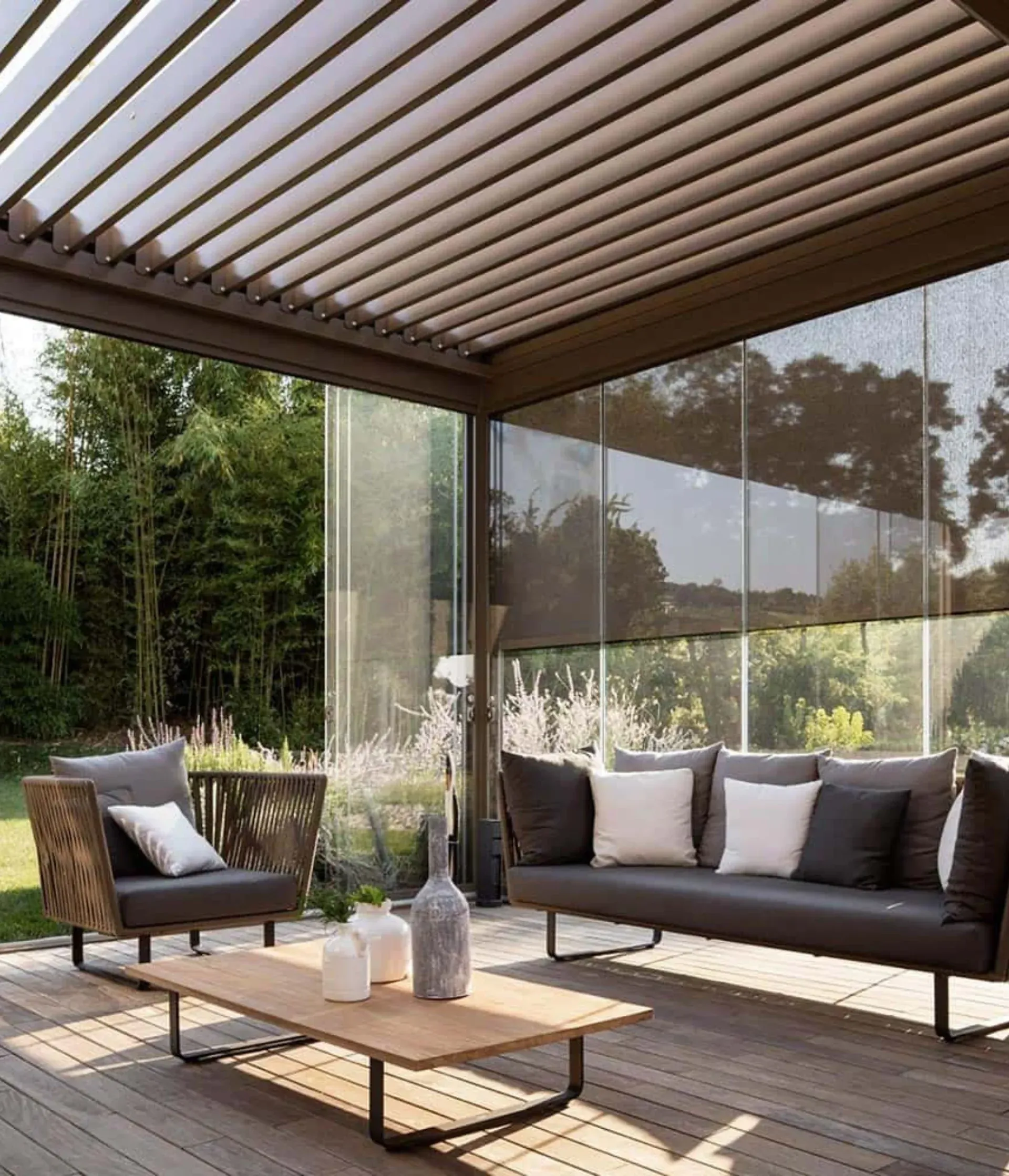 Pérgola bioclimática con iluminación, Pozuelo de Alarcón.