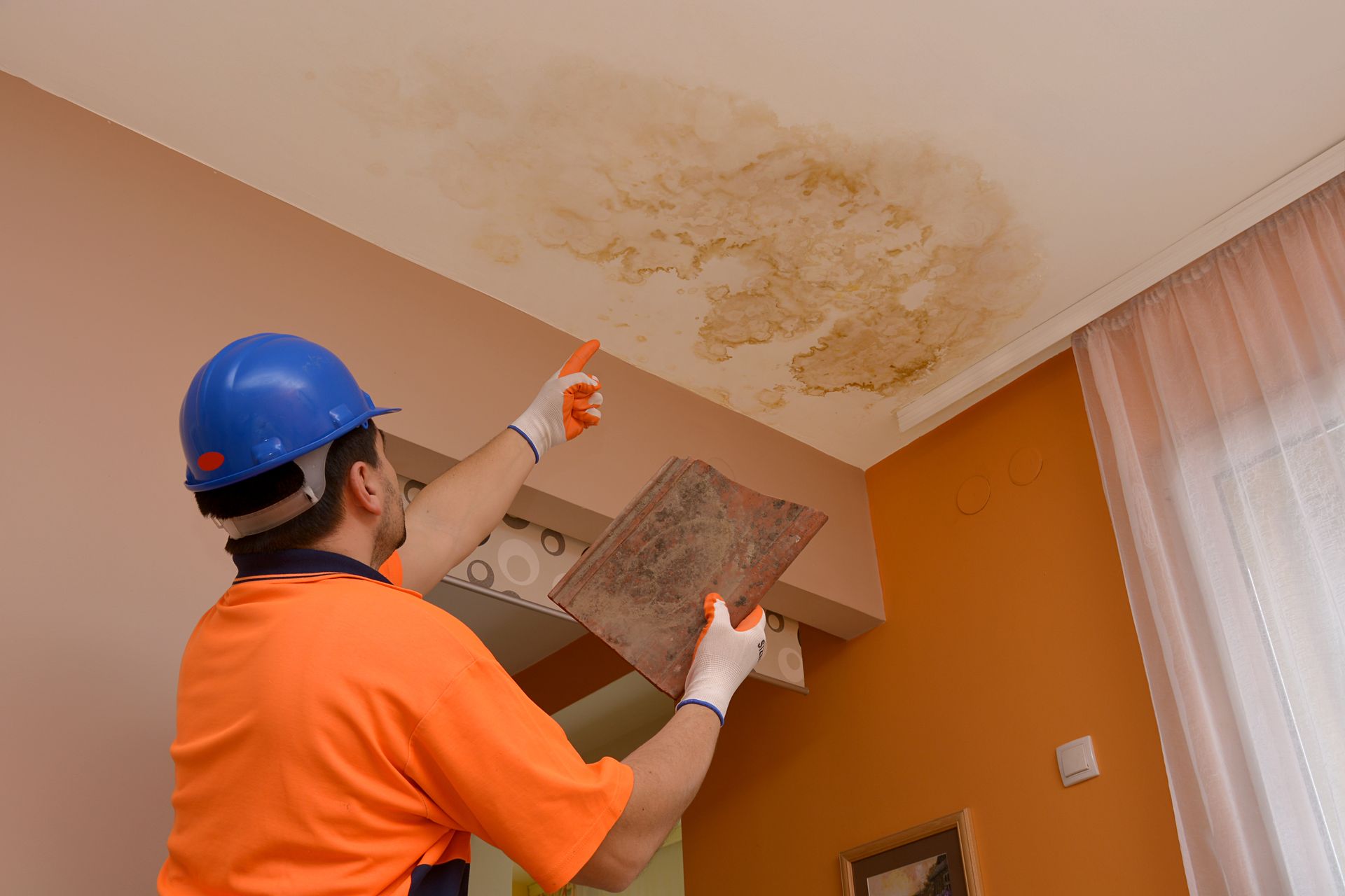 Recherche de fuite de toiture intérieur
