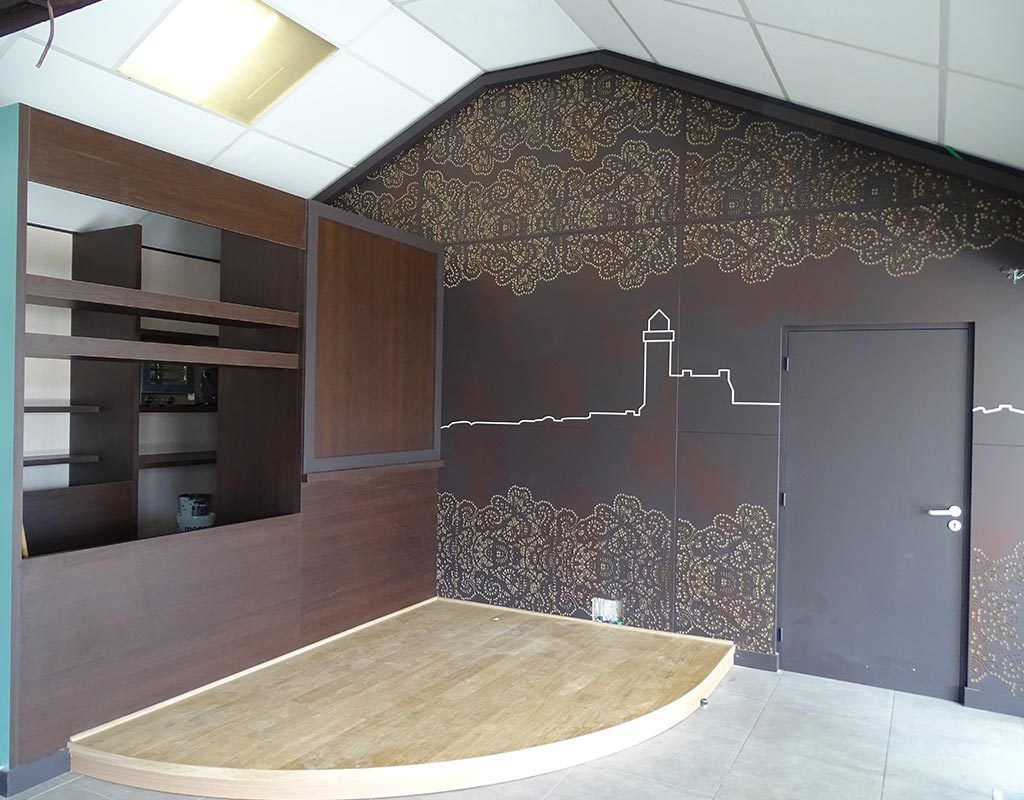 réfection d'une pièce en bois foncé