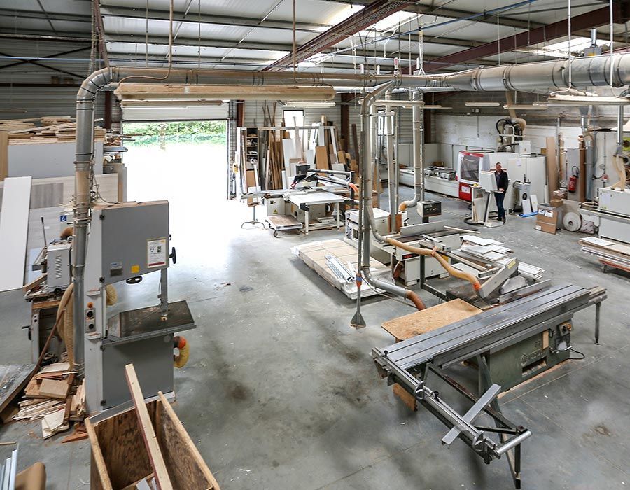 vue globale de l'atelier de menuiserie