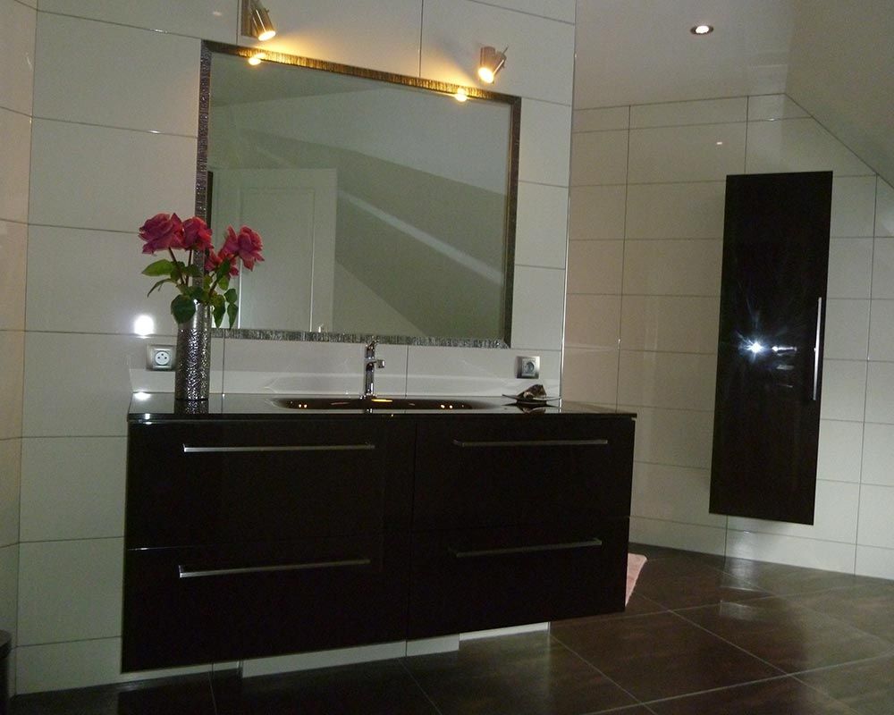 lavabo noir laqué à double tiroirs