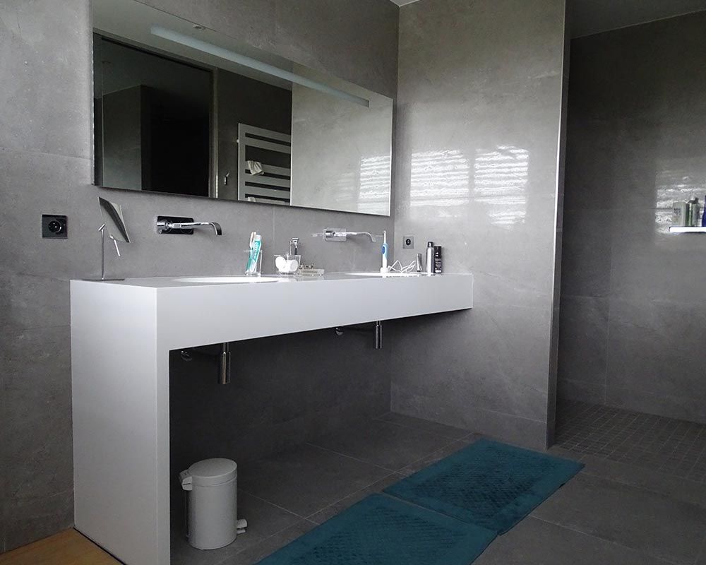 lavabo blanc en résine Krion