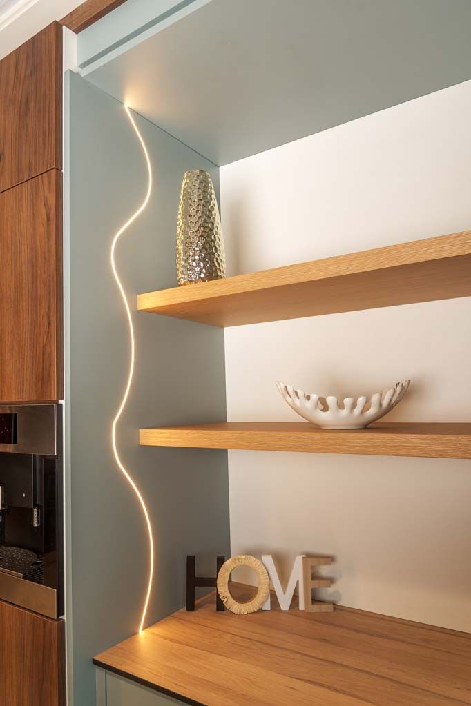 Meuble étagères cuisine, luminaire