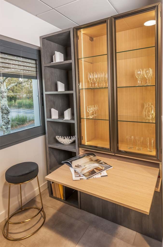 Meuble étagères cuisine, luminaire