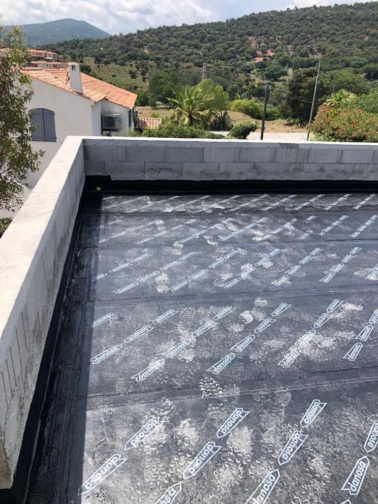 Une toiture-terrasse en construction