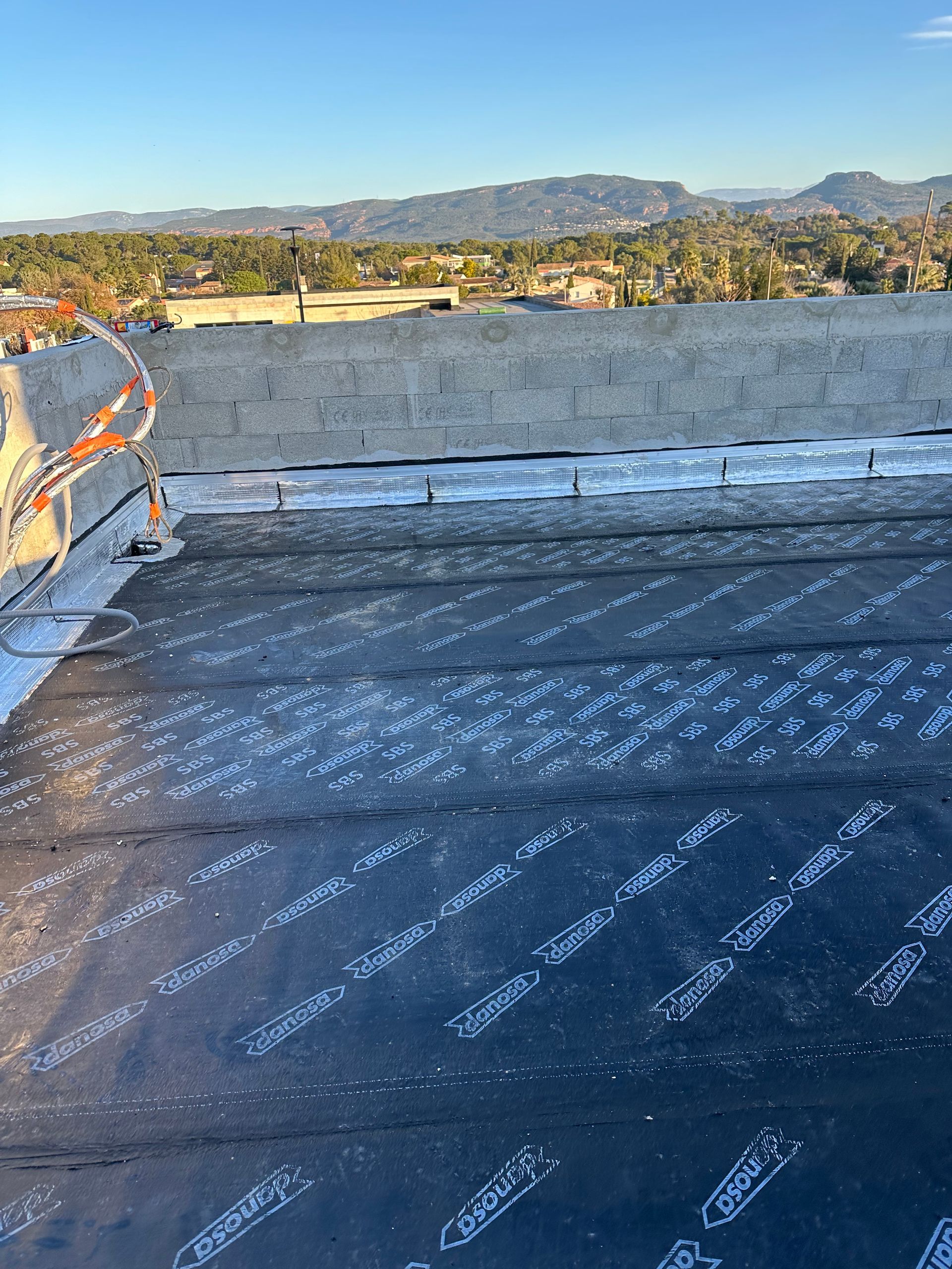 Une pose de couvertine en aluminium