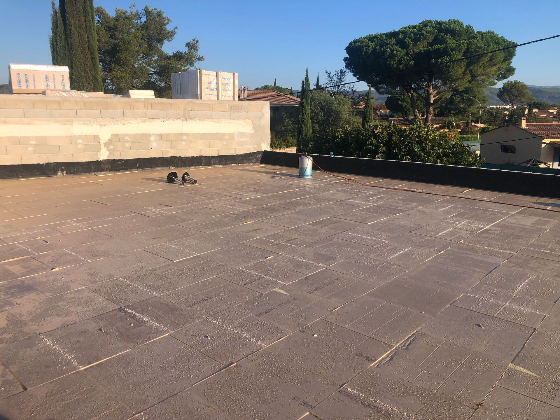 La toiture-terrasse d'un bâtiment