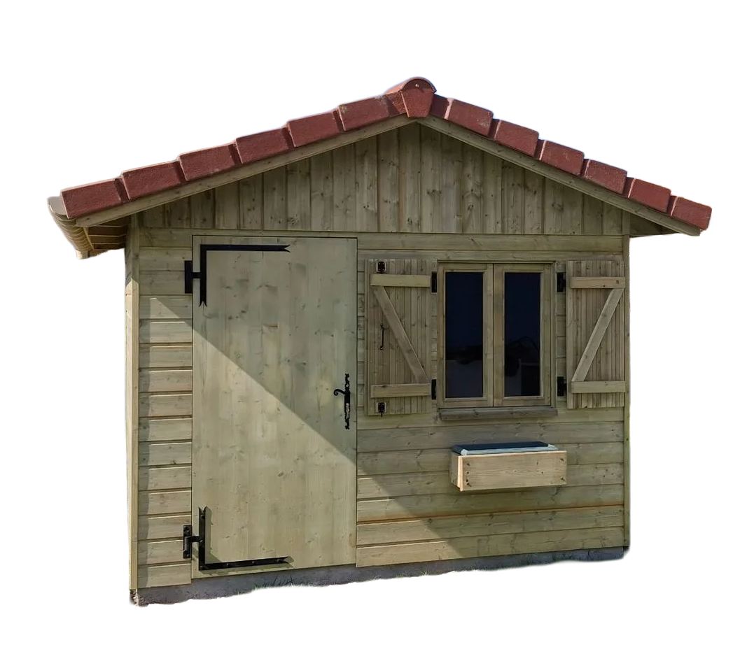Une cabane en bois au toit de tuiles rouges, comprenant un espace de rangement fermé et une véranda couverte ouverte avec une petite table.