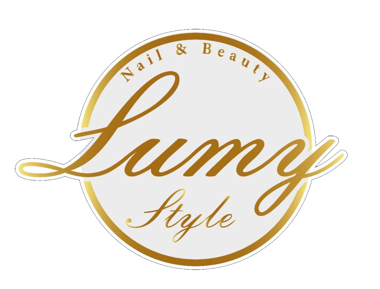 Un logotipo para un salón de uñas y belleza llamado Lumy Style.