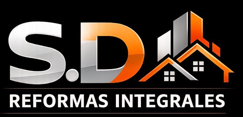 Logotipo de SD Reformas Integrales: letras plateadas y naranjas con un icono de edificio estilizado sobre un fondo negro.