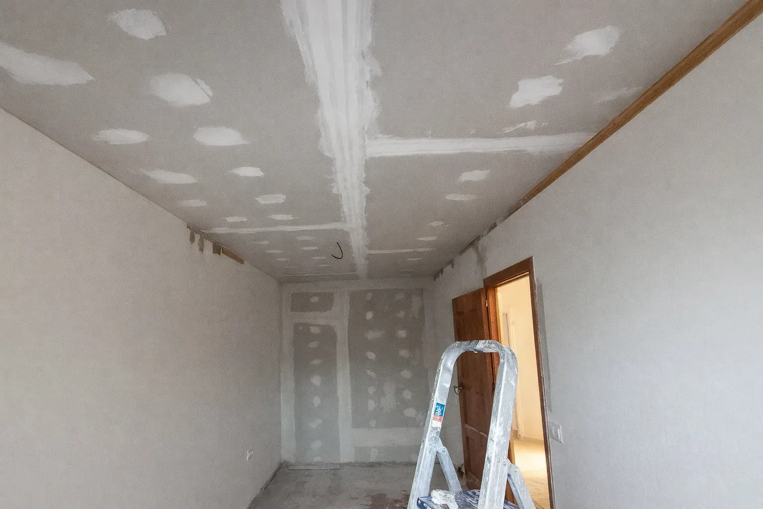 Montaje de tabiques y techo de pladur