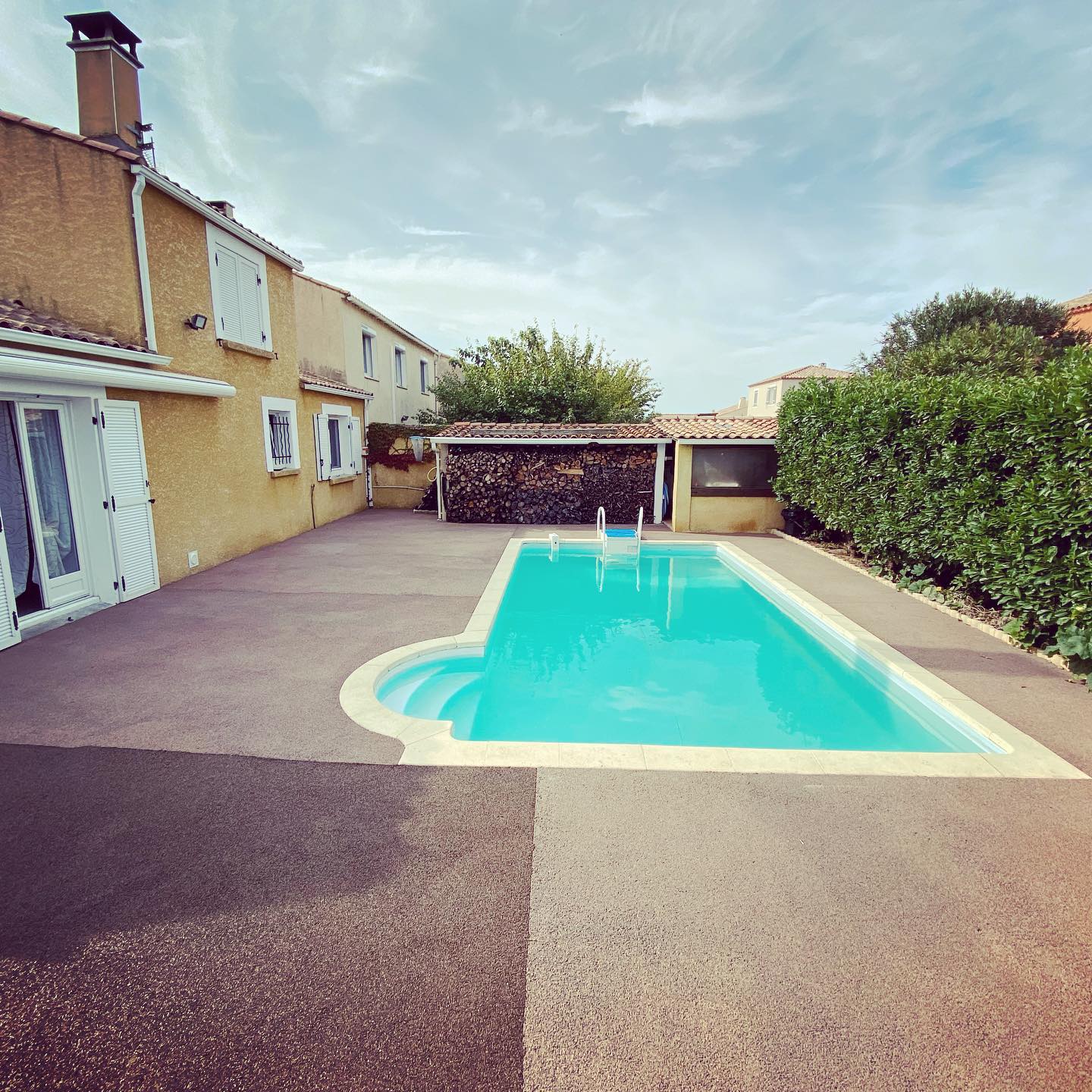 Béton contour de piscine