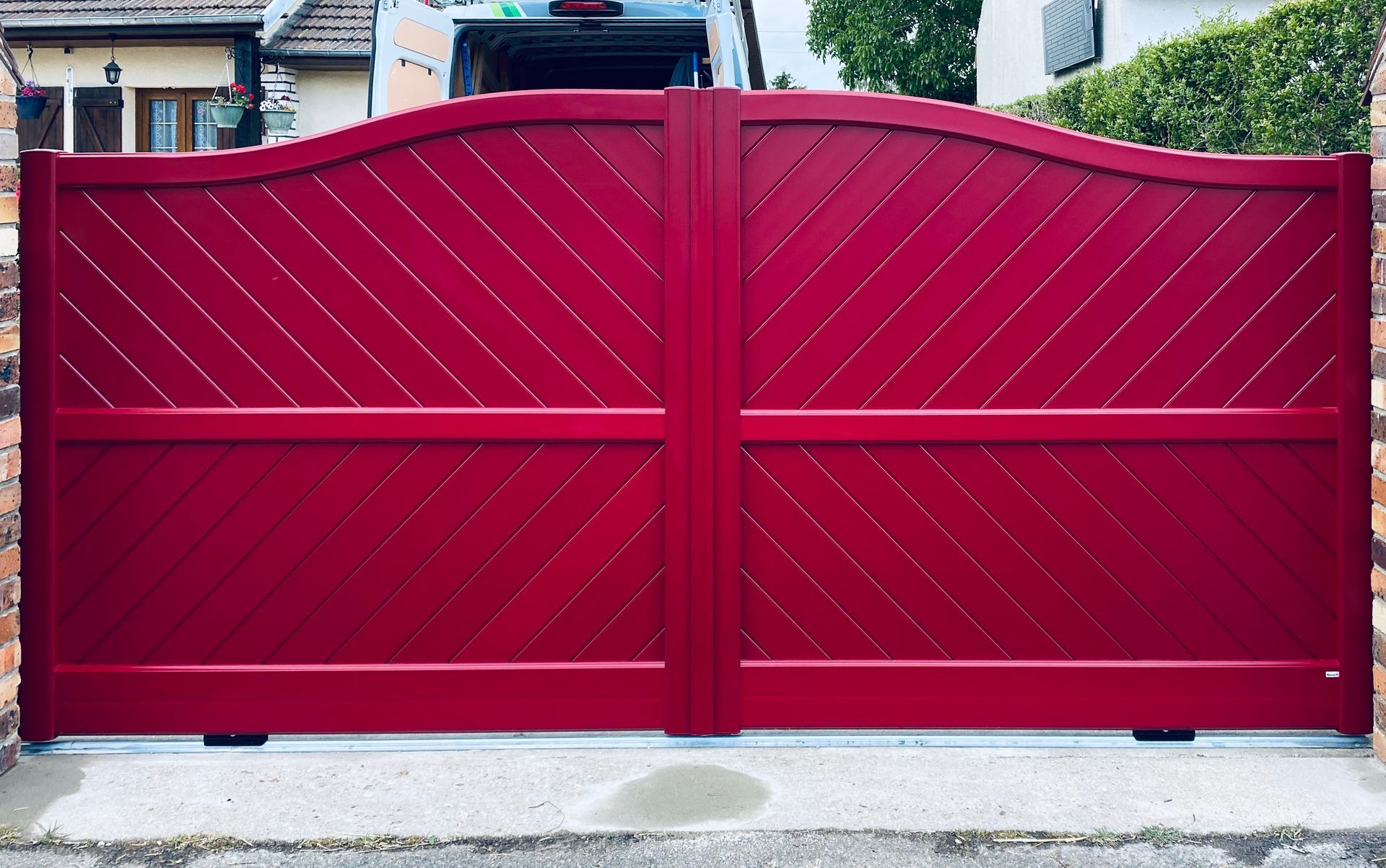 Portail bordeau remplissage plein.