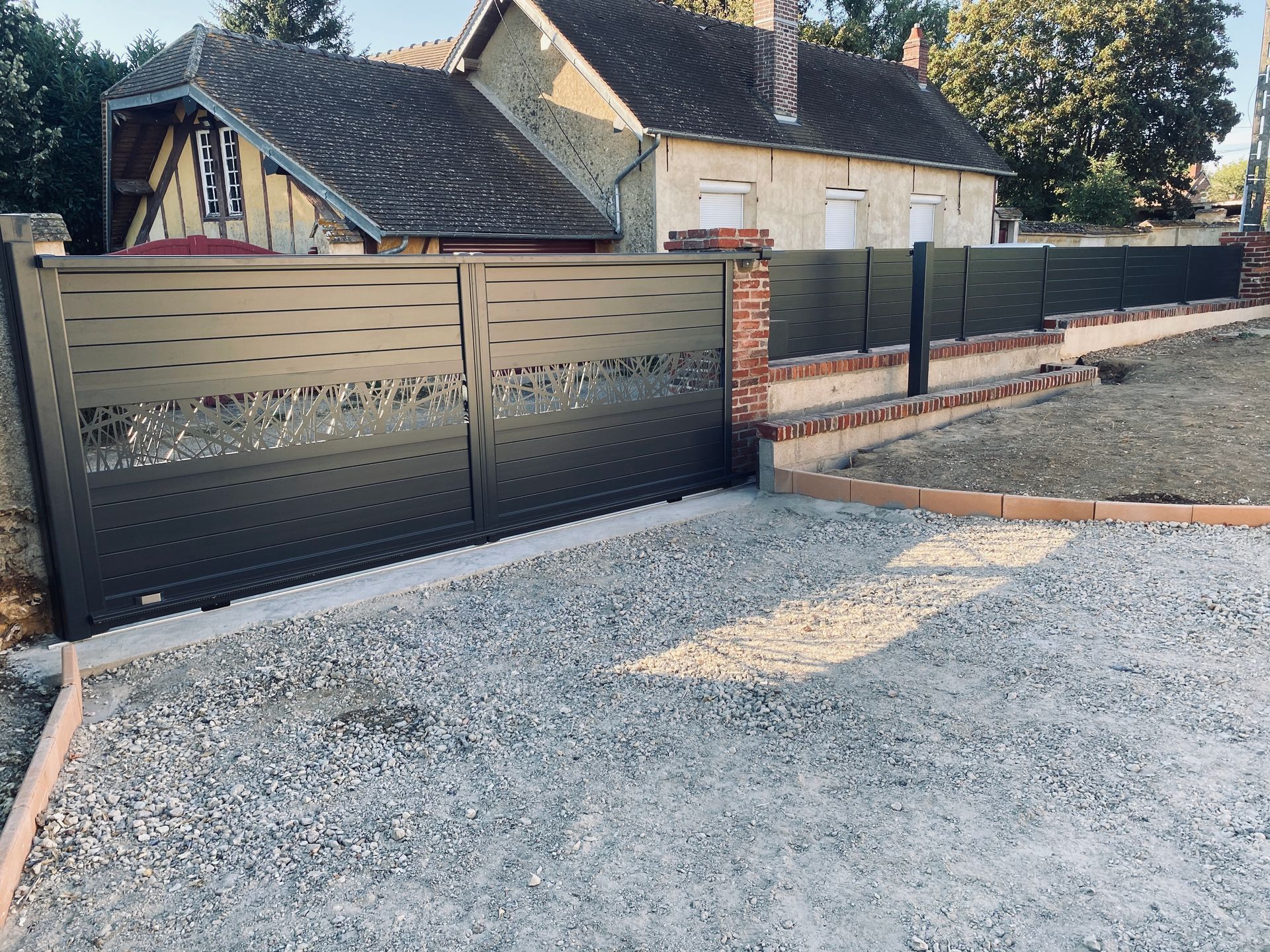 Portail droit, remplissage mixte.