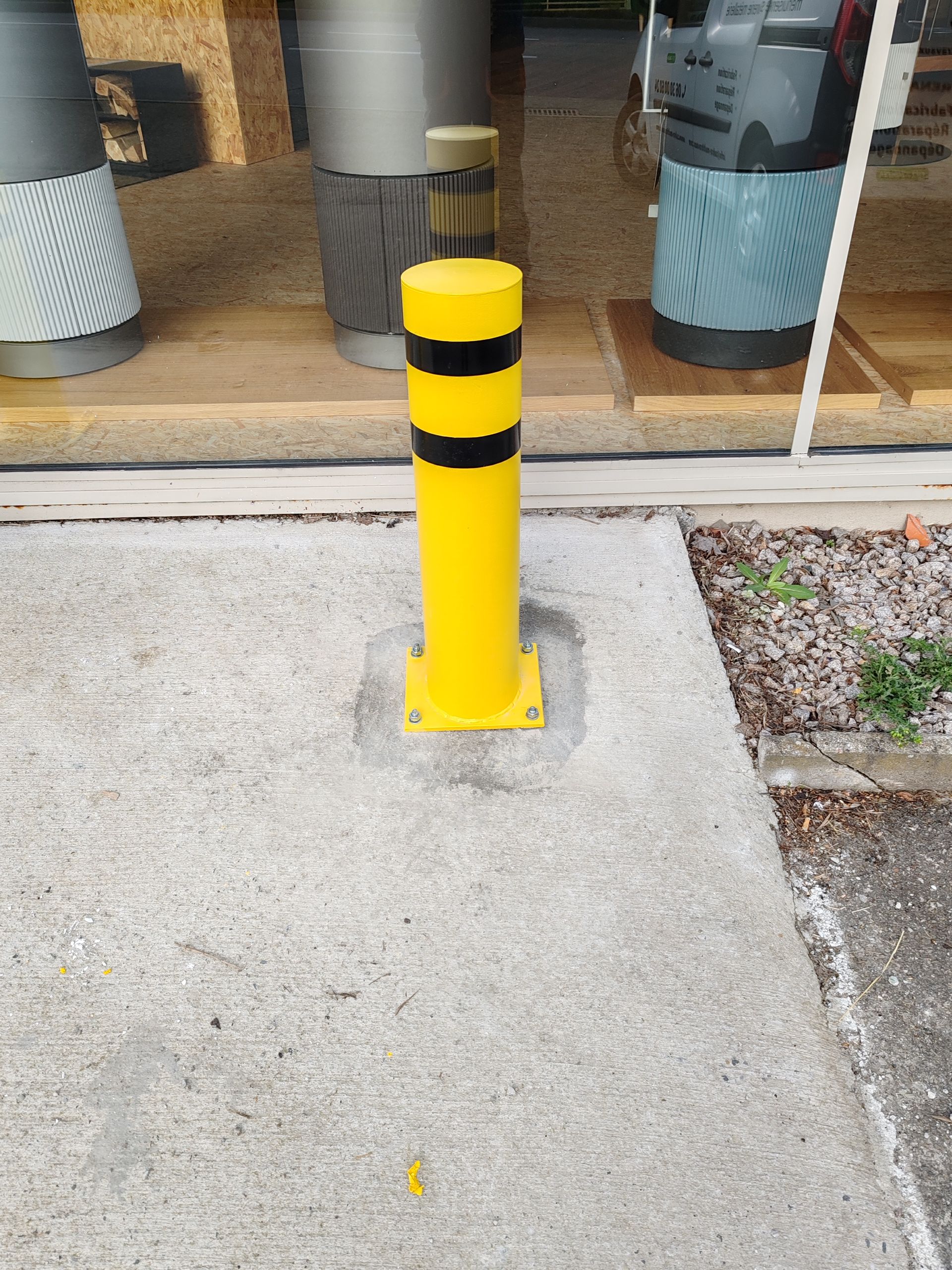 Borne anti-voiture bélier