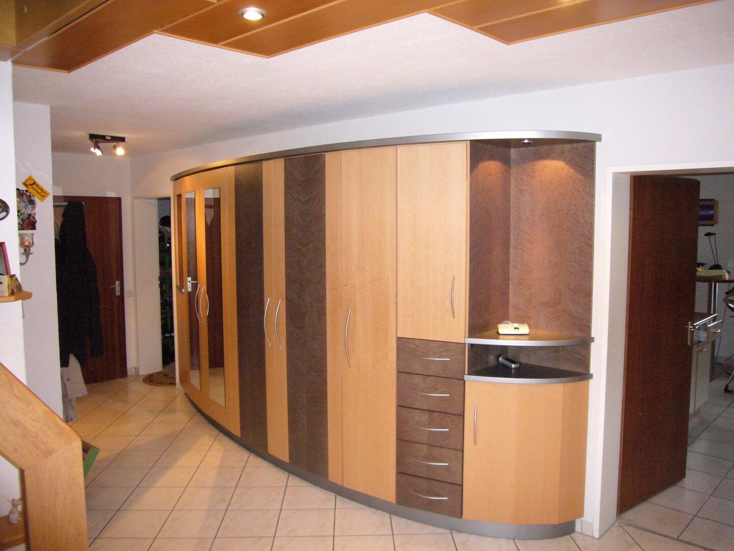 Einbauschrank Holz und Form Spiegelhalter Oberried