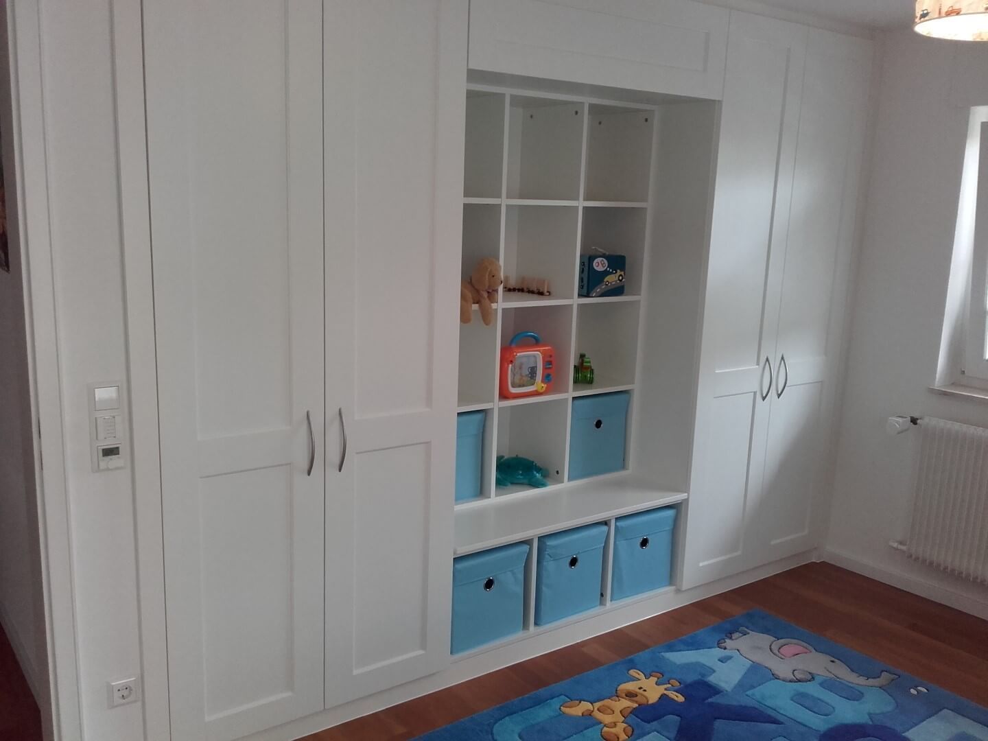 Einbauschrank Holz und Form Spiegelhalter Oberried