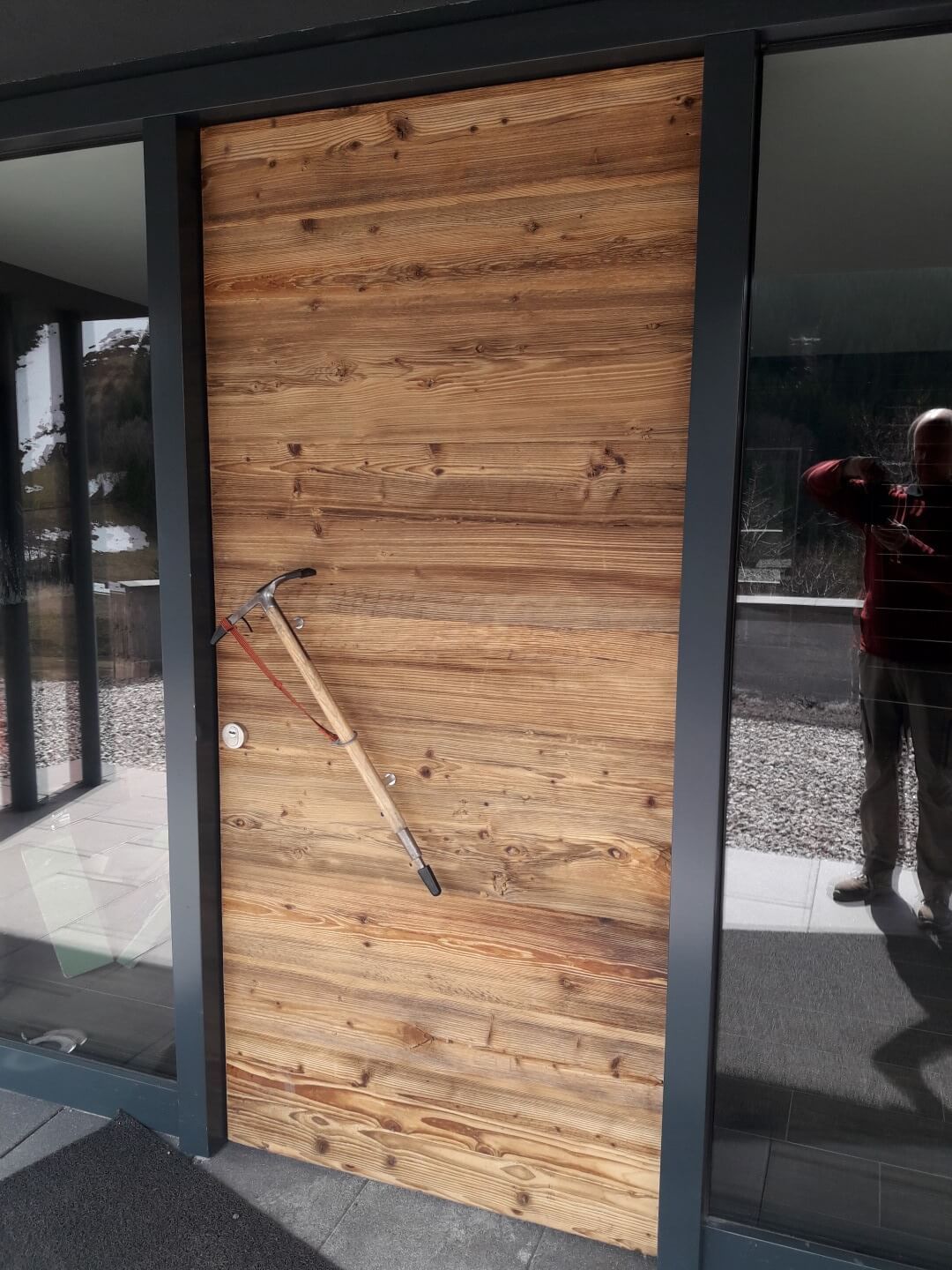 Eingangstüre Holz und Form Spiegelhalter Oberried