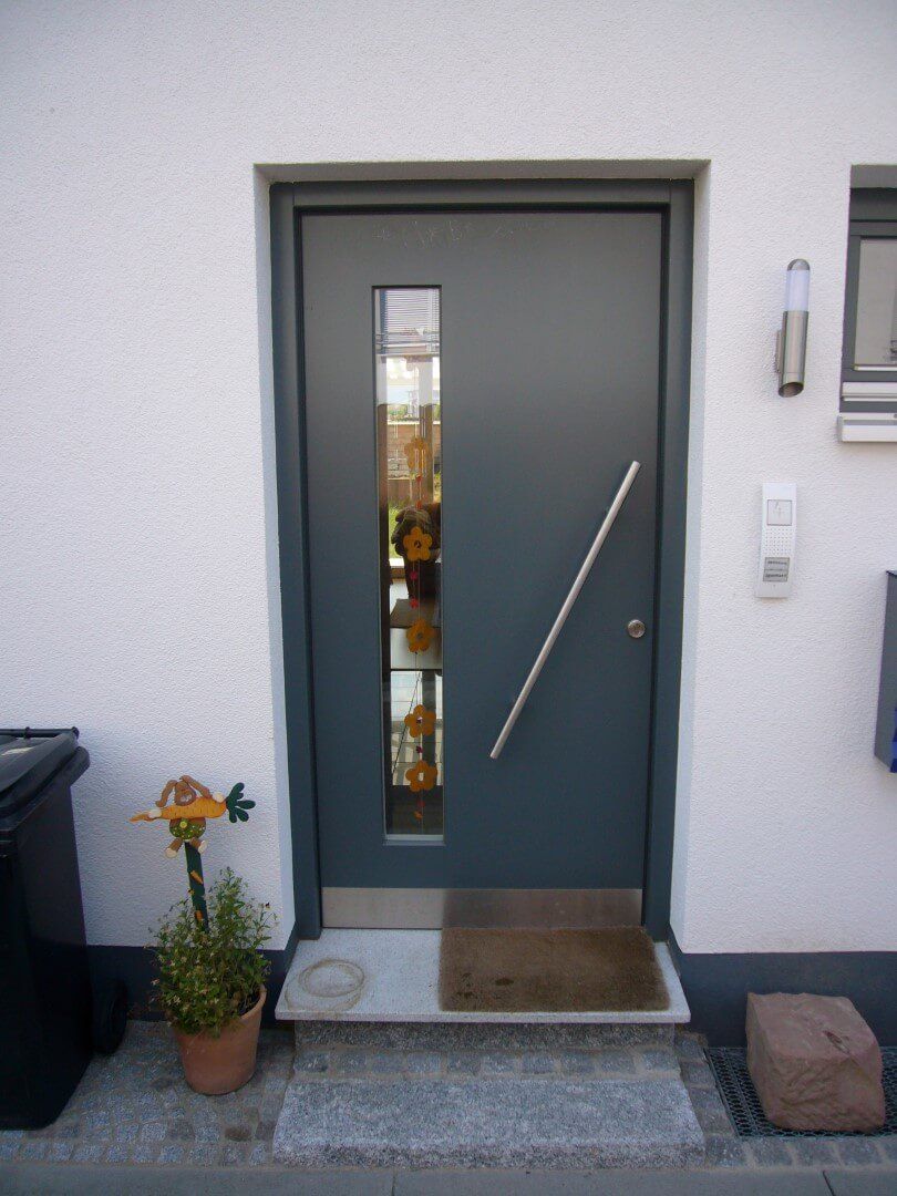 Eingangstüre Holz und Form Spiegelhalter Oberried