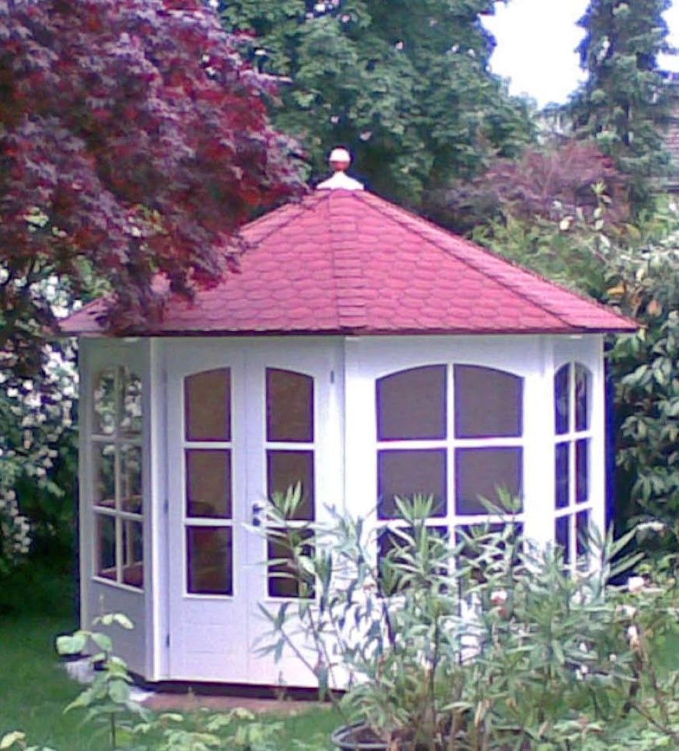 Pavillon von Holz und Form Spiegelhalter in Oberried