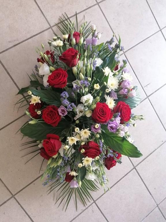 Bouquet de fleurs rouges et blanches